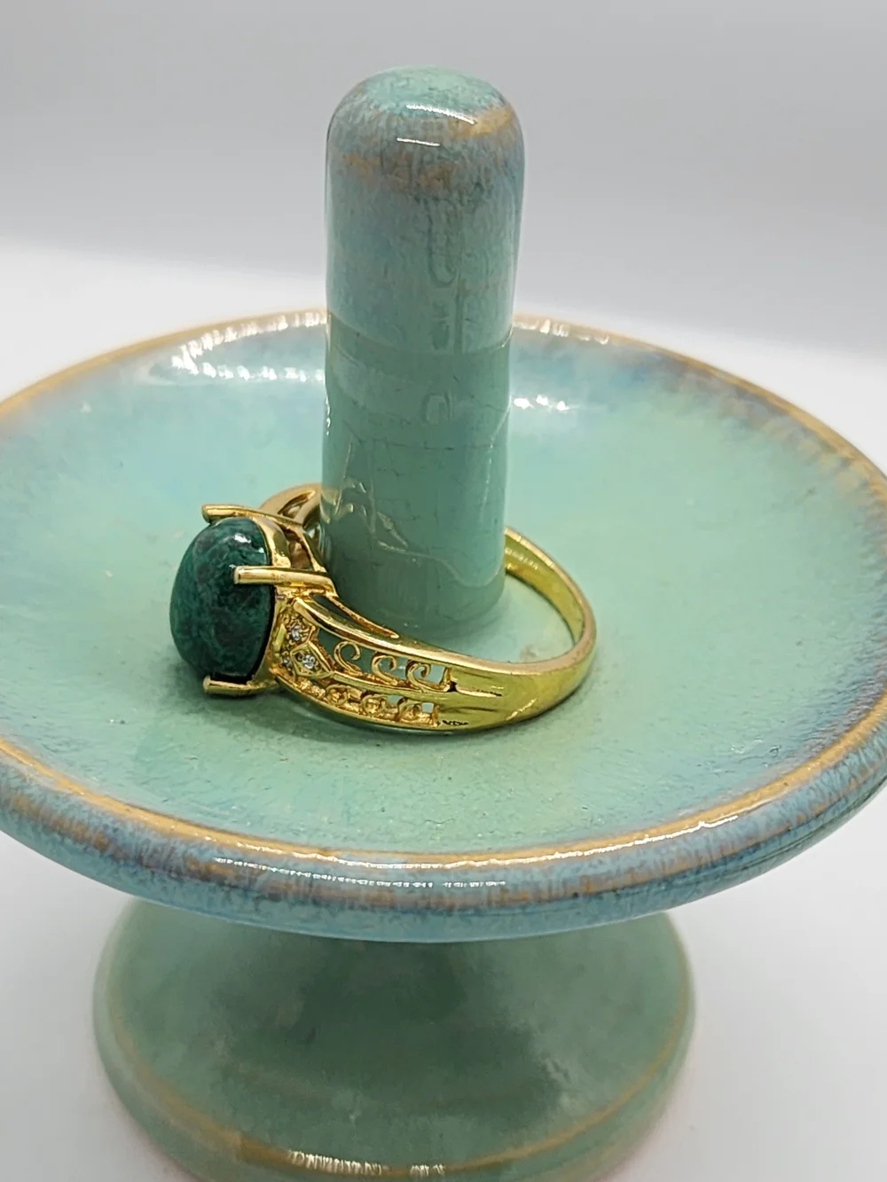 Karis Brand Goldtone Ornate Filigree Ring Oval Green Cabochon Stone Size 9
